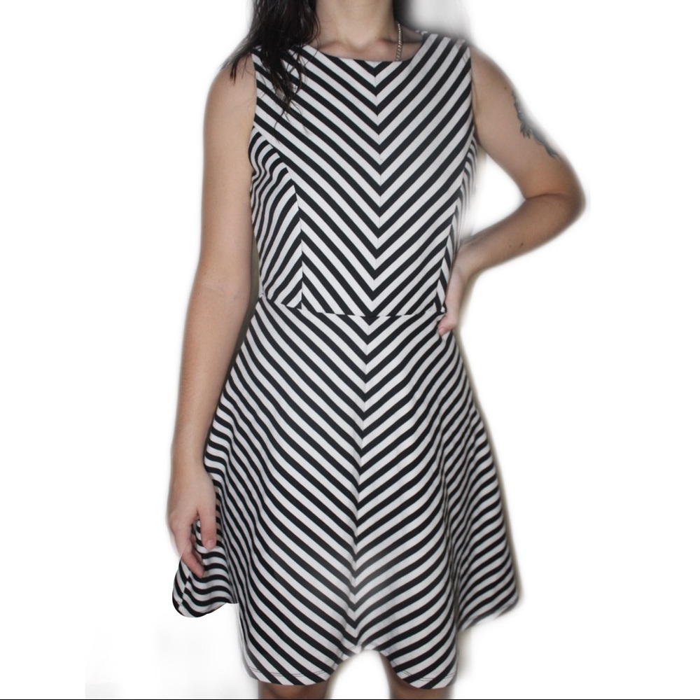 Black & White Striped Classy Forever 21 Dress (M)